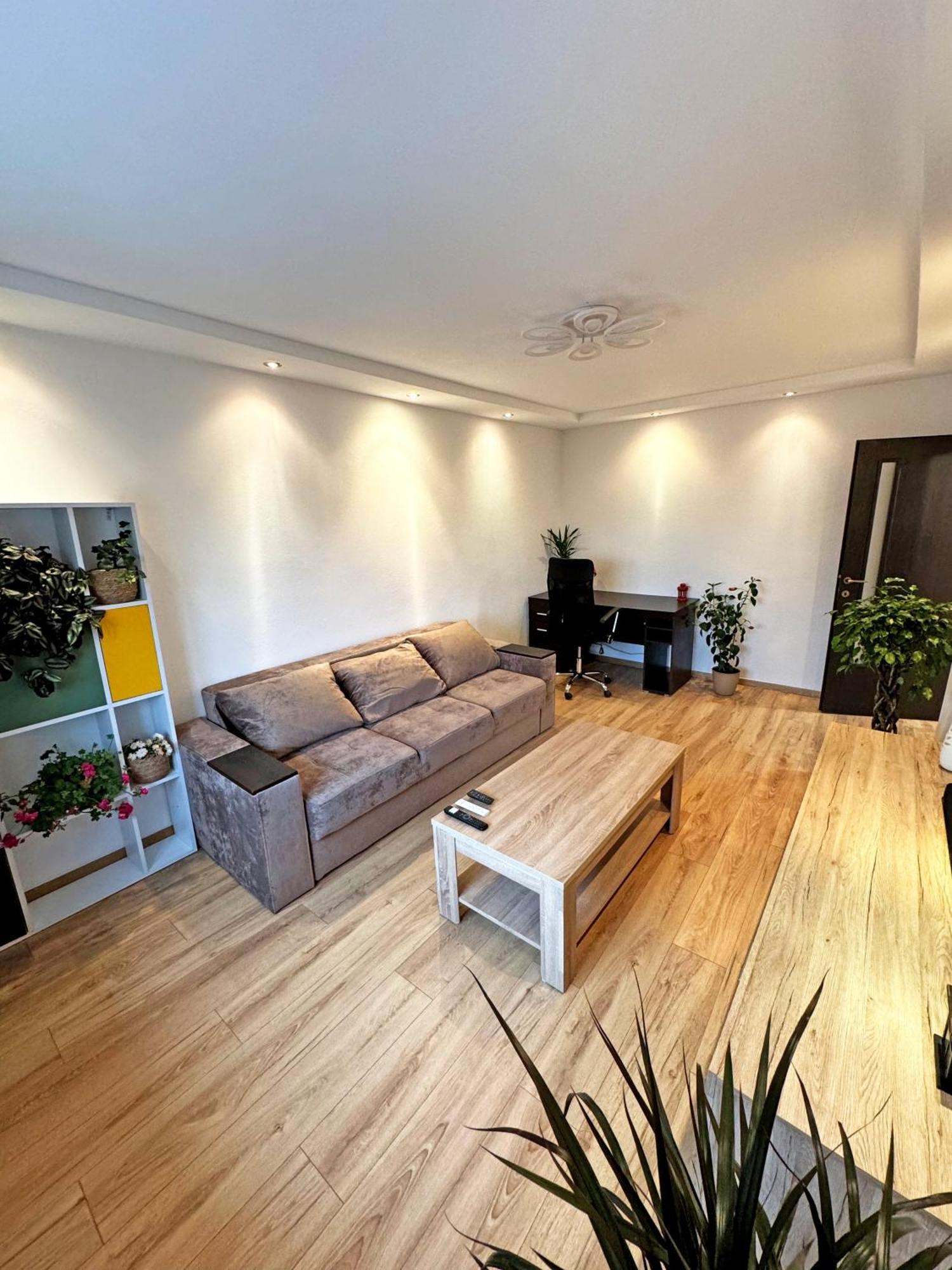 Ultracentral Apartment Targu Jiu Bagian luar foto