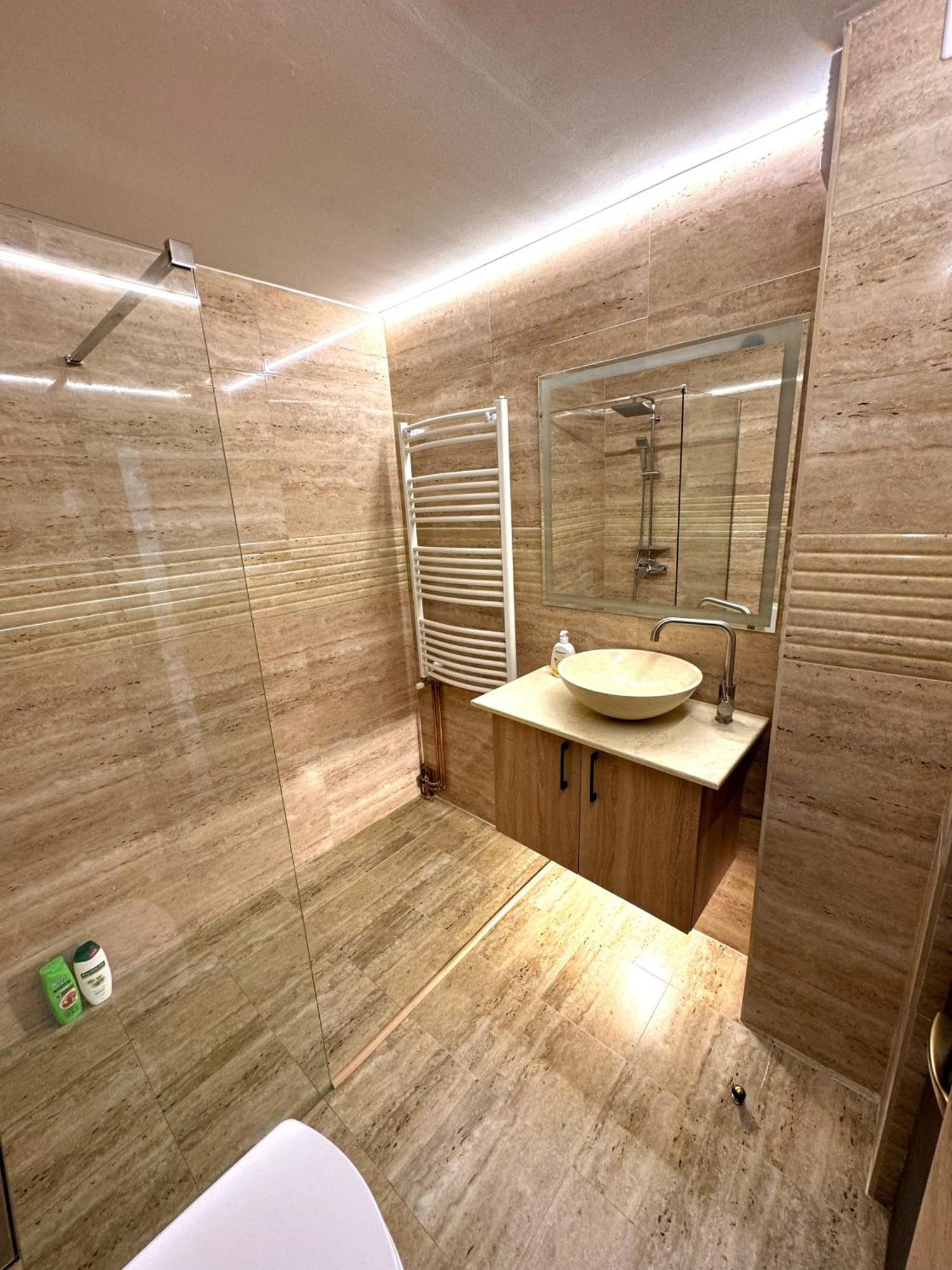Ultracentral Apartment Targu Jiu Bagian luar foto