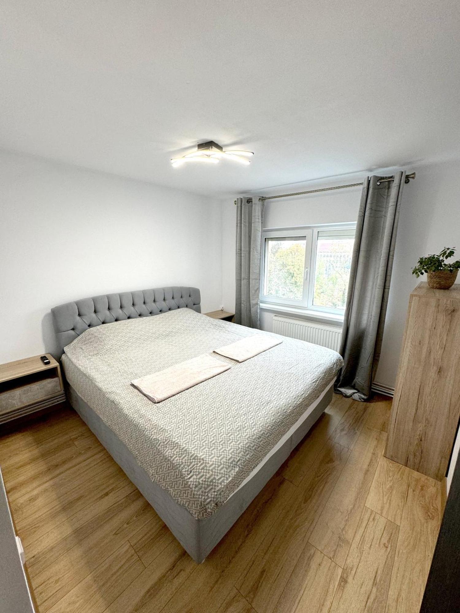 Ultracentral Apartment Targu Jiu Bagian luar foto